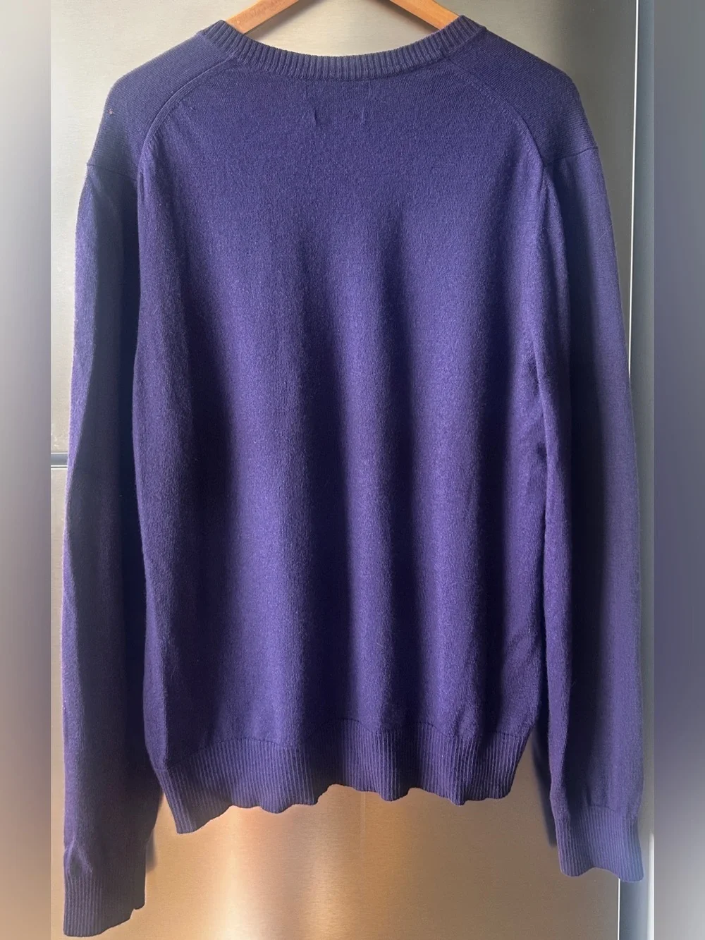 Banana Republic XL 100% Merino Wool V Neck Sweater Purple Flaw